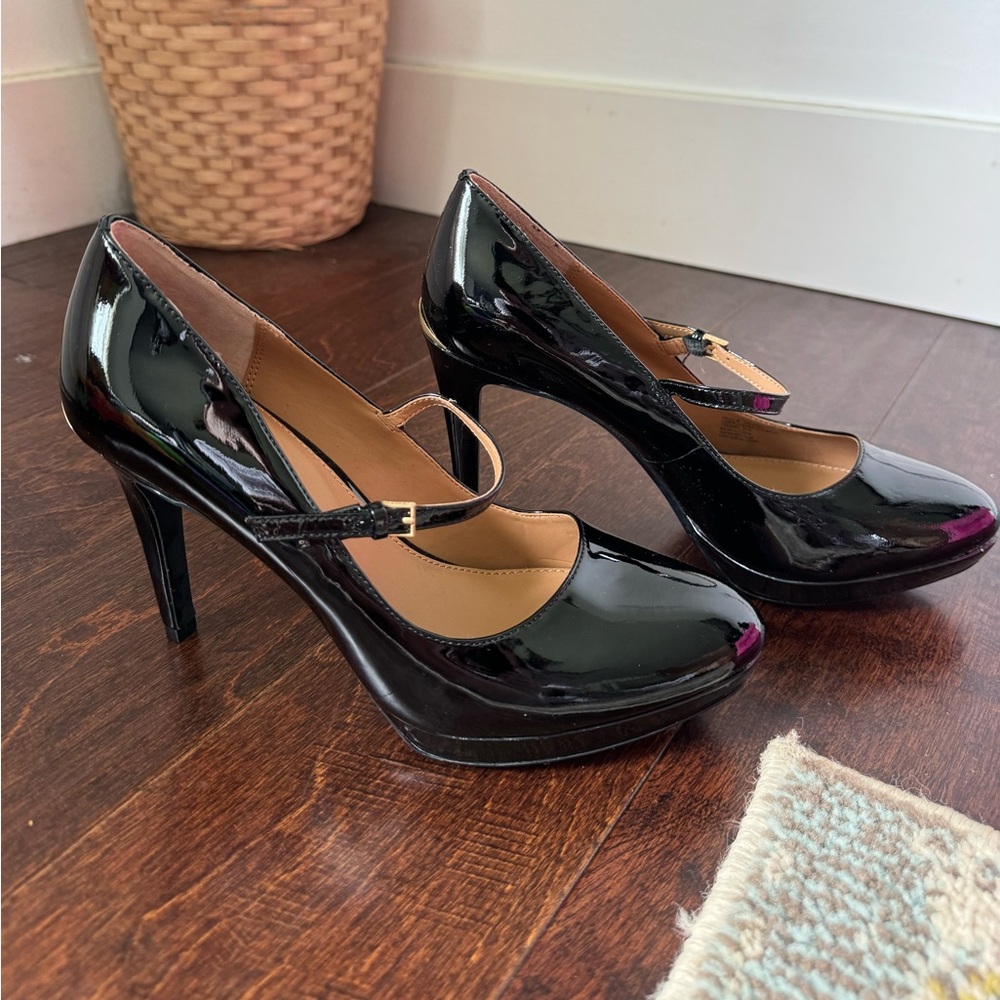 Black Mary Jane heels